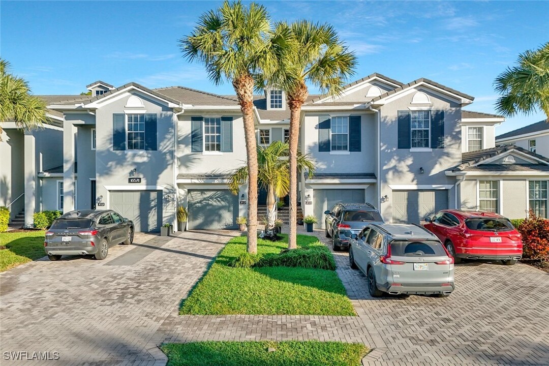 16571 Goldenrod Ln in Alva, FL - Building Photo