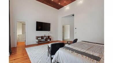 571 Dutch Valley Rd NE in Atlanta, GA - Building Photo - Building Photo