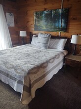 2306 Sugarloaf Rd in Hendersonville, NC - Foto de edificio - Building Photo