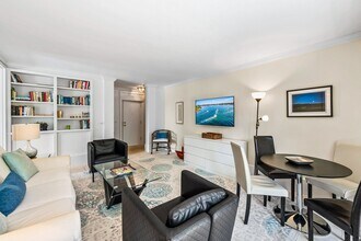 455 Worth Ave in Palm Beach, FL - Building Photo - Building Photo