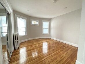 24 Willis St, Unit 2 in Boston, MA - Building Photo - Building Photo