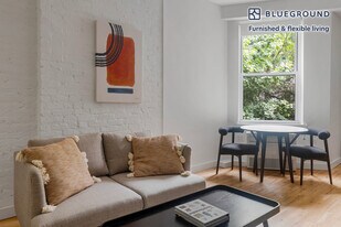 324 E 77th St in New York, NY - Building Photo