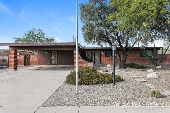 property at 1002 S Seco Pl