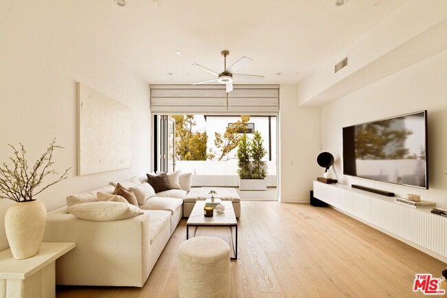 859 Hyperion Ave in Los Angeles, CA - Building Photo - Building Photo