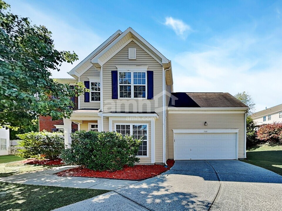 2001 Moonstone Ln in Indian Trail, NC - Foto de edificio