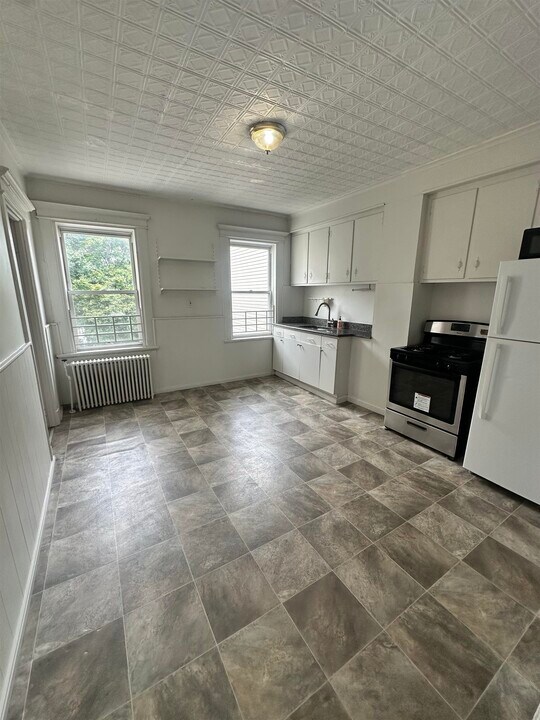 87 TERRACE Ave in Jersey City, NJ - Building Photo