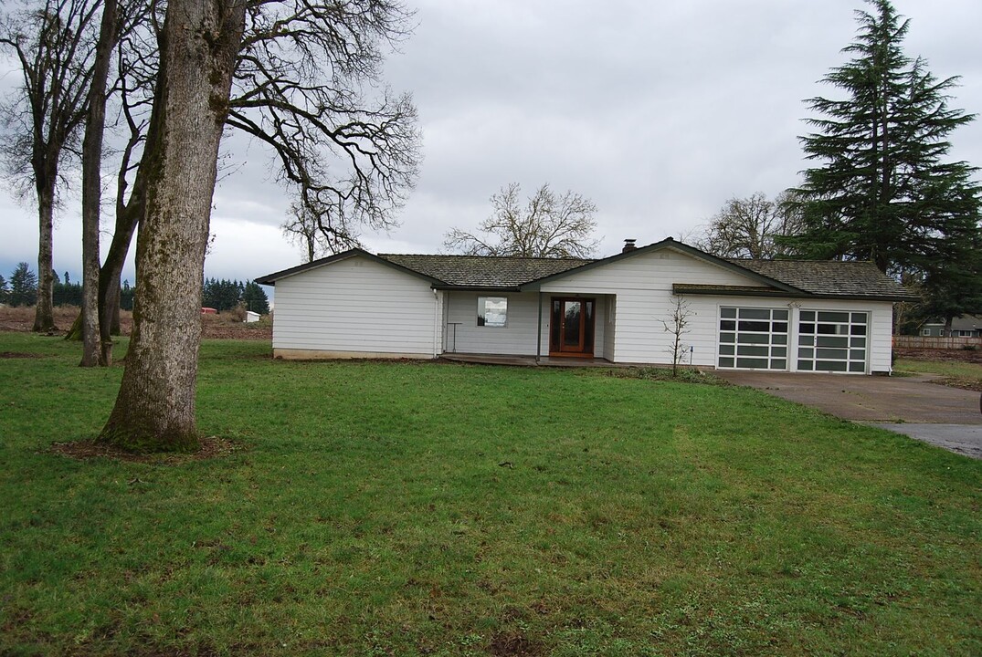 17685 SE Wallace Rd in Dayton, OR - Building Photo