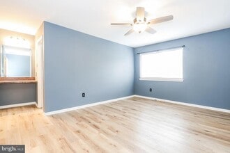 94 Teal Ct in East Windsor, NJ - Foto de edificio - Building Photo