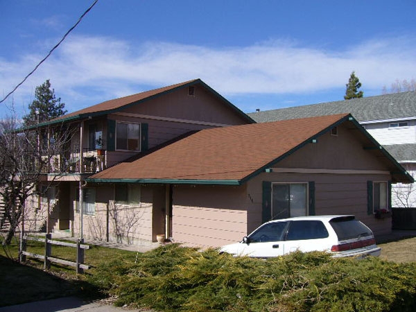 713-719 Pine St in Mount Shasta, CA - Building Photo - Building Photo