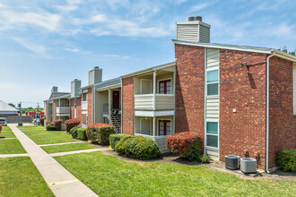 Mercer Park in Arlington, TX - Foto de edificio - Building Photo