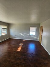 N87W16564 Appleton Ave.(6 Unit) in Menomonee Falls, WI - Foto de edificio - Interior Photo
