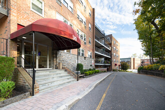 30-34 Pearsall Ave in Glen Cove, NY - Building Photo - Building Photo