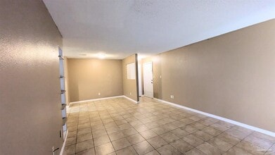 8160 Stonebrook Dr in Pensacola, FL - Building Photo - Building Photo