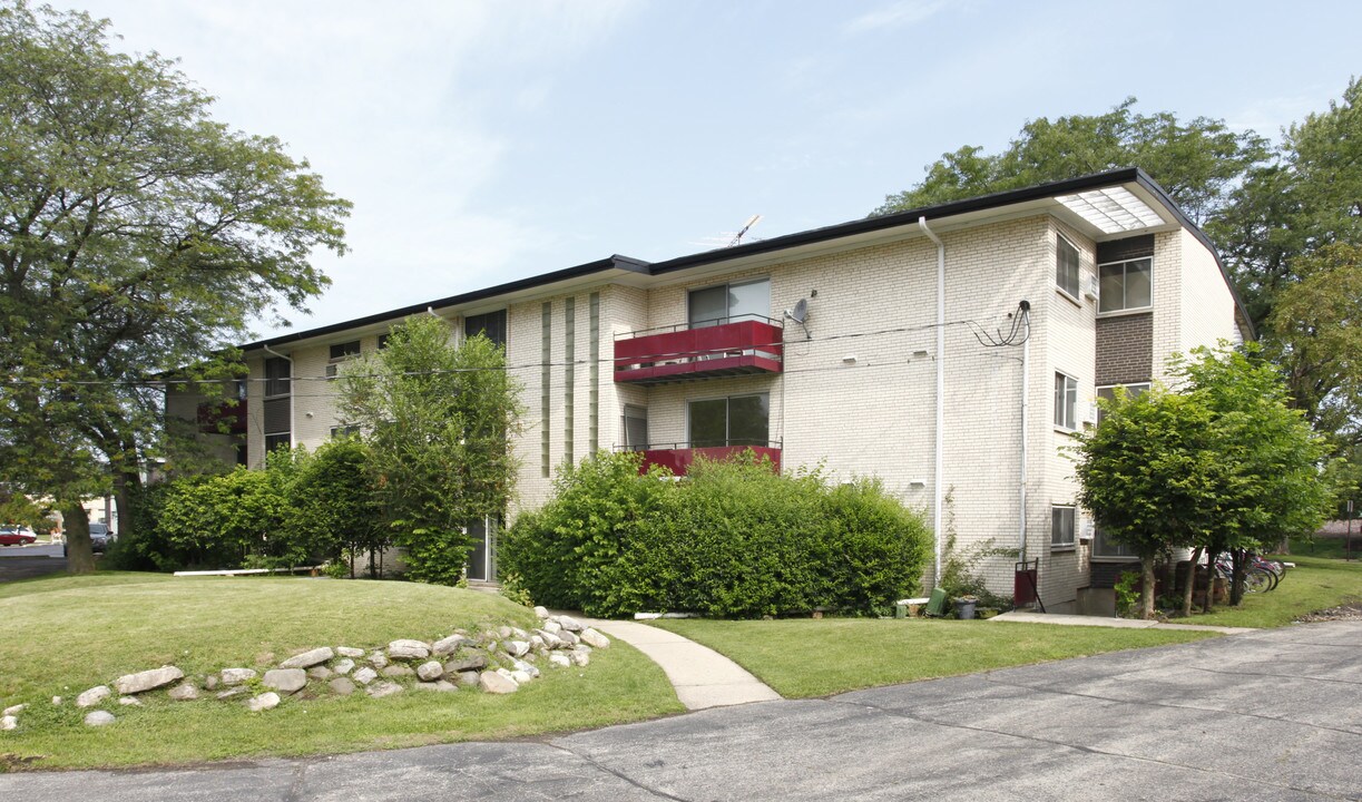 415 E Prospect Ave in Mount Prospect, IL - Building Photo