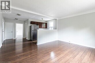 118 St Joseph's Dr in Hamilton, ON - Building Photo - Building Photo