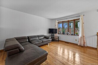 35 Westwind Rd in Yonkers, NY - Building Photo - Building Photo