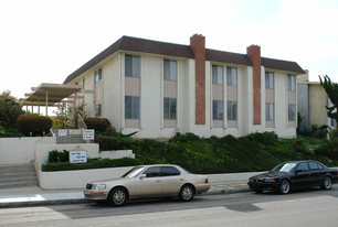 740 Amigos Way Apartments