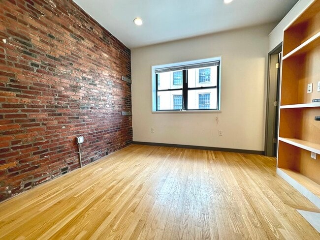 1340 Boylston St, Unit 34 in Boston, MA - Building Photo - Building Photo