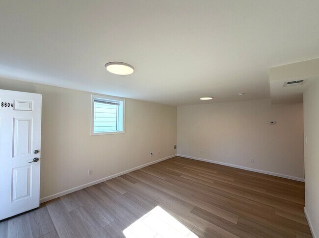 860 Olive Ave in South San Francisco, CA - Building Photo - Building Photo