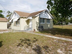 1700 49th Street N in St. Petersburg, FL - Building Photo - Building Photo