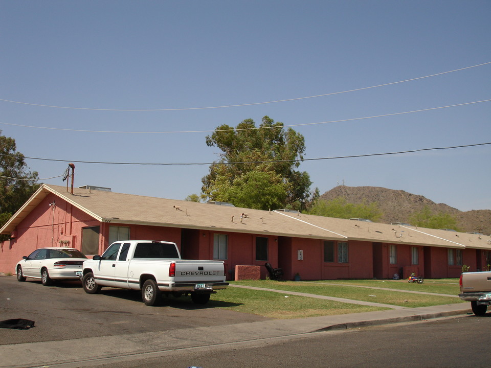 Veracruz Apartments in Phoenix, AZ - Building Photo