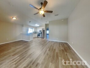 27909 Breakers Dr in Wesley Chapel, FL - Building Photo - Building Photo