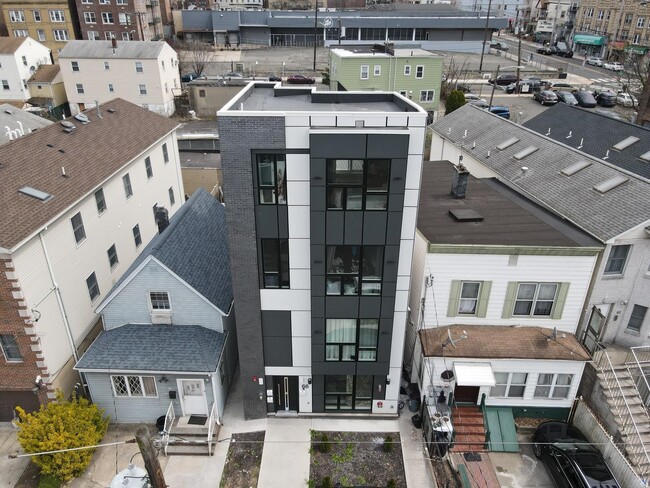 66 Corbin Ave in Jersey City, NJ - Building Photo - Building Photo