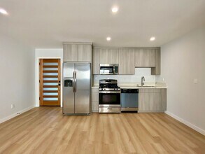 3207 W 3rd St in Los Angeles, CA - Building Photo - Building Photo