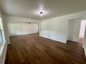 629 Melrose St in Seguin, TX - Building Photo - Building Photo