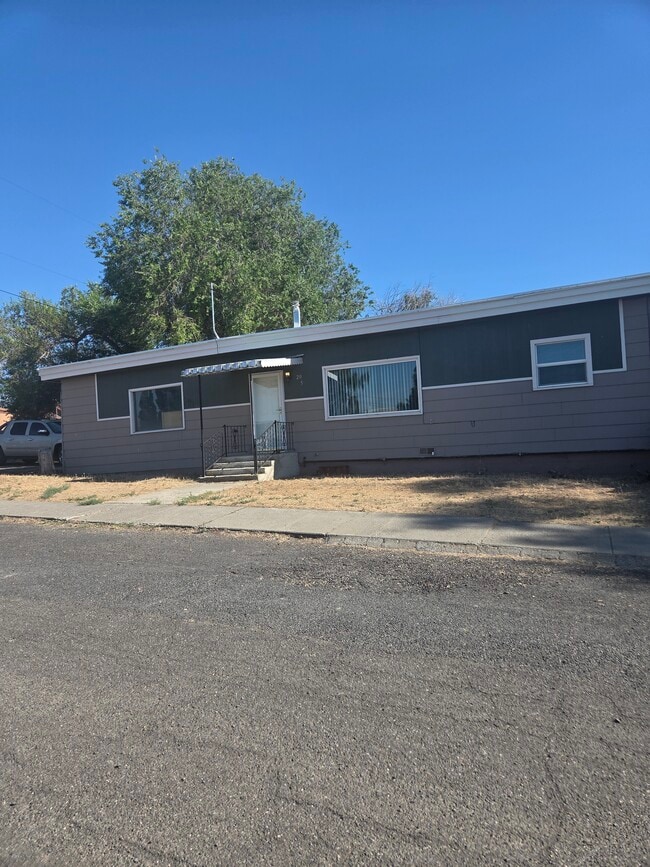 property at 20 E 5th Ave