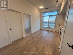 1285 Dupont St in Toronto, ON - Building Photo - Building Photo