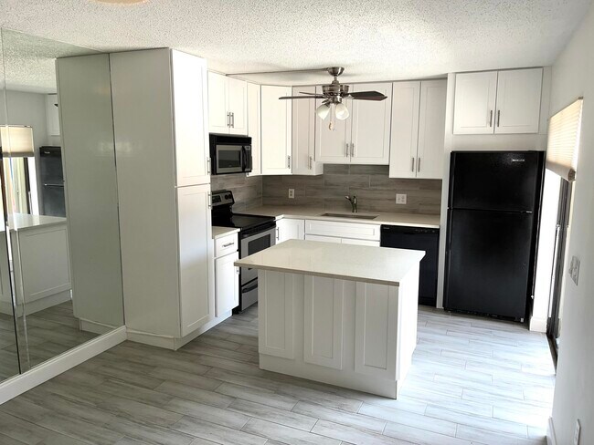 3900 County Line Rd in Tequesta, FL - Building Photo - Building Photo