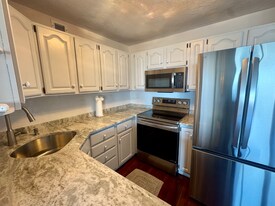 77 Adams St, Unit 1104 in Quincy, MA - Building Photo