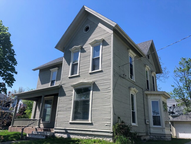 502 Livingston Ave NE in Grand Rapids, MI - Building Photo - Building Photo