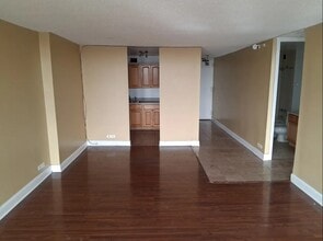 6700 S South Shore Dr, Unit 24C in Chicago, IL - Foto de edificio - Building Photo