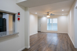 Silver Star Apartments in Houston, TX - Building Photo - Interior Photo