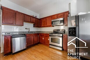 1317 W Foster Ave, Unit 1 in Chicago, IL - Building Photo