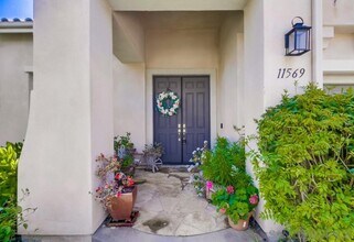 11569 Swan Lake Dr in San Diego, CA - Building Photo - Building Photo