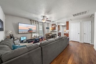 8802 Shady Vista Ln in Houston, TX - Building Photo - Building Photo