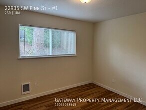 22935 SW Pine St in Sherwood, OR - Building Photo - Building Photo