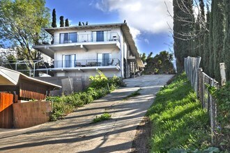 2434 W Avenue 32 in Los Angeles, CA - Foto de edificio - Building Photo