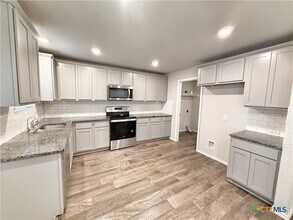 2432 Ayers Dr in Seguin, TX - Building Photo - Building Photo
