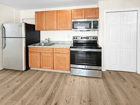 4332 Albany Post Rd in Hyde Park, NY - Building Photo