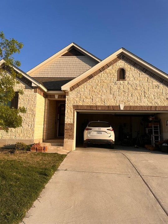 4605 Teverola Dr in Round Rock, TX - Foto de edificio