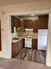 1318 N Main St, Unit 2 in Davenport, IA - Building Photo - Building Photo