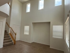5665 Rose Tiara Dr in Las Vegas, NV - Building Photo - Building Photo