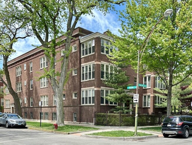 property at 5902 N Magnolia Ave