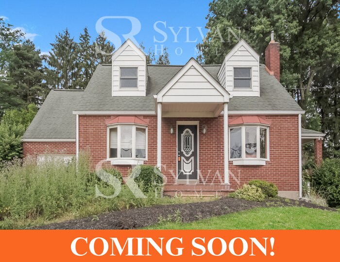 460 Meadow Rd in Irwin, PA - Building Photo