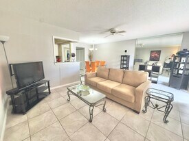 3 Ventnor Dr in Deerfield Beach, FL - Building Photo