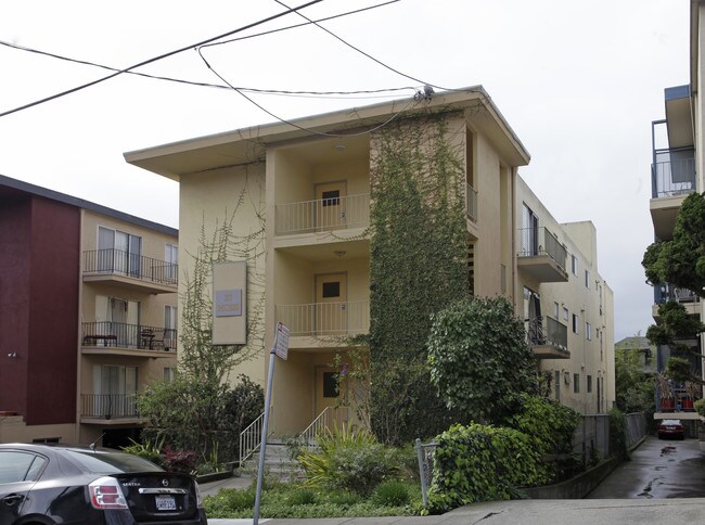 37 Moss Ave in Oakland, CA - Foto de edificio - Building Photo
